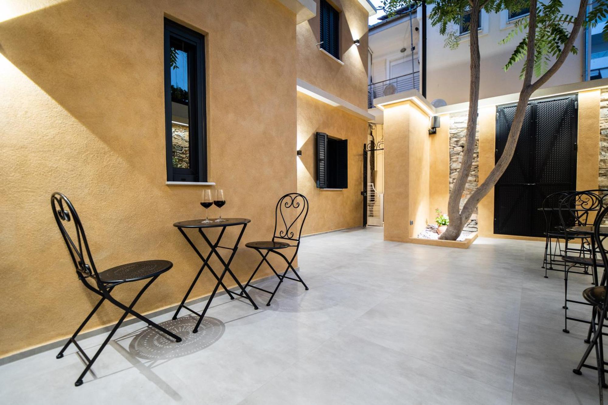 Luxury - Le Petit Bati Apartment Volos Exterior photo
